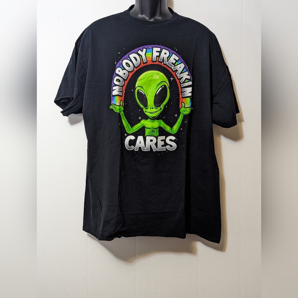 Men's ODM T-Shirt Graphic Tee Alien Nobody Freakin Cares Black Size 2XL